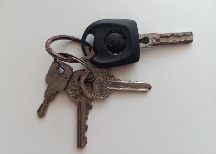 Grajewo ogłoszenia: Witam dzisiaj znaleziono klucze od auta i nie tylko przy kościele...