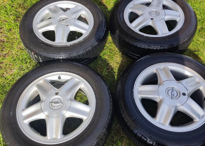 Grajewo ogłoszenia: Sprzedam alufelgi 15 od opla opony jeszcze na sezon starcza letnie