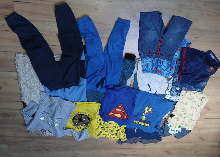 Grajewo ogłoszenia: Sprzedam 4 pary spodni, 7 par spodenek, 3 cienkie bluzki oraz 6...